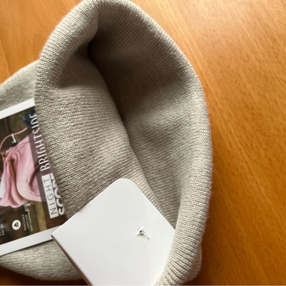 Rechargeable LED Beanie - Picture 3 of 3